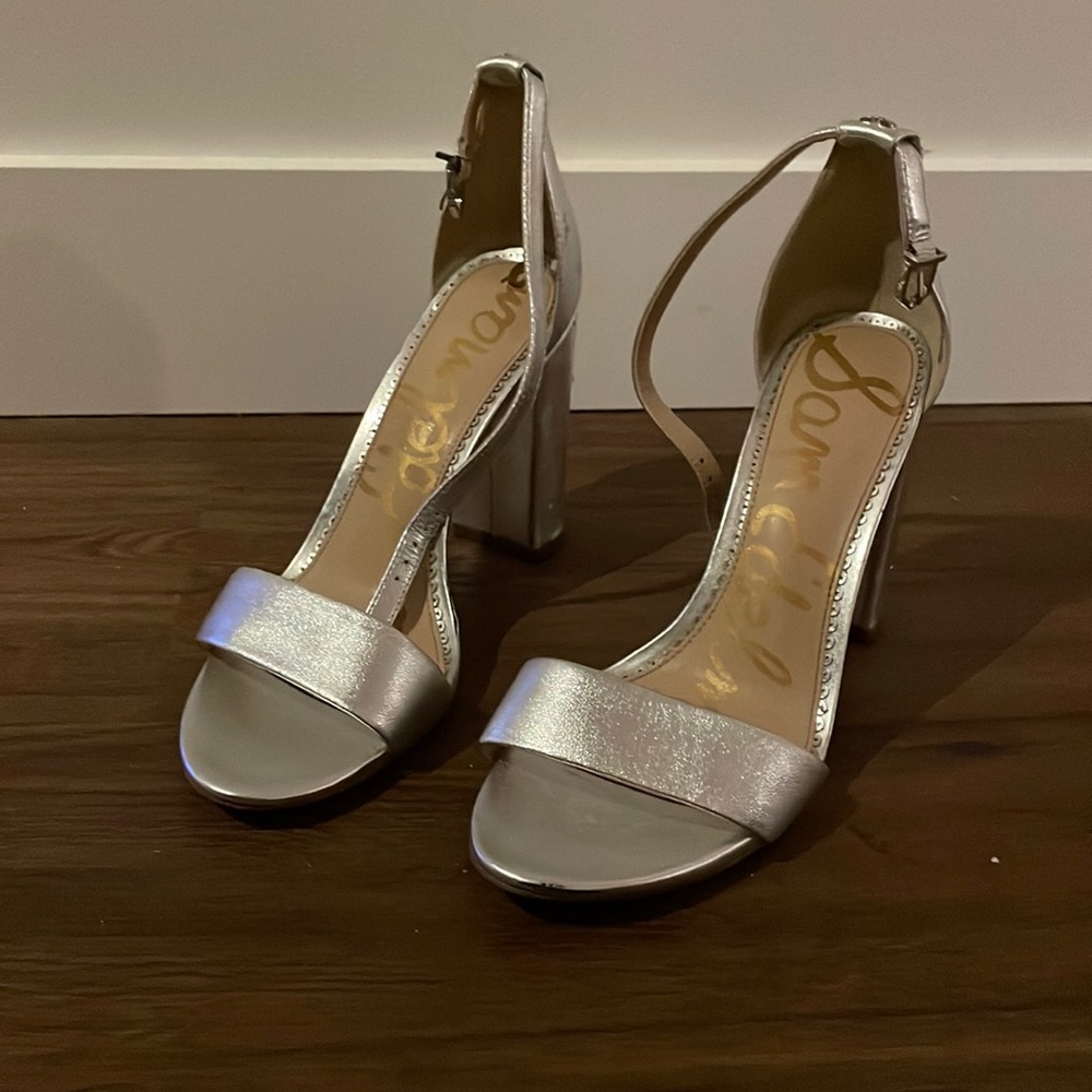 Silver stacked heel strappy Sandler heel. Great condition